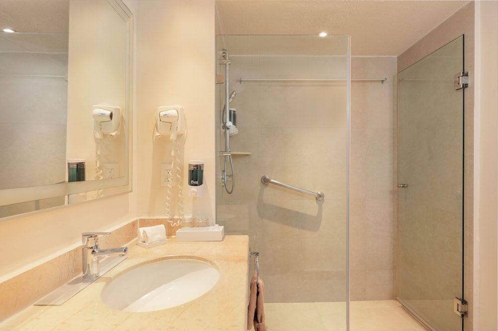 Deluxe Room, Jetted Tub, Ocean View Free Wi - Fi del hotel Royal Solaris Cancun - All Inclusive. Foto 4