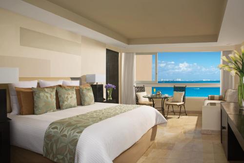 Deluxe frente al océano del hotel Dreams Sands Cancun Resort and Spa - All Inclusive. Foto 9