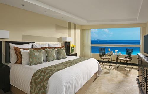 Habitación Deluxe frente al océano con balcón del hotel Dreams Sands Cancun Resort and Spa - All Inclusive. Foto 5