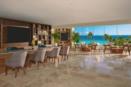 Alojamiento Preferred Club - 1 cama extragrande - Frente al océano del hotel Dreams Sands Cancun Resort and Spa - All Inclusive. Foto 2