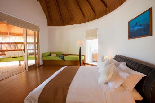 Villa Superior en la playa del hotel Niva Kuramathi Maldives. Foto 1