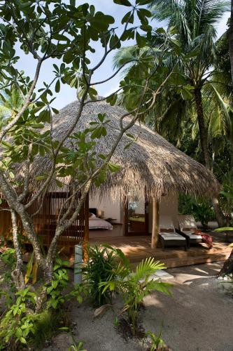 Villa Superior en la playa del hotel Niva Kuramathi Maldives. Foto 9