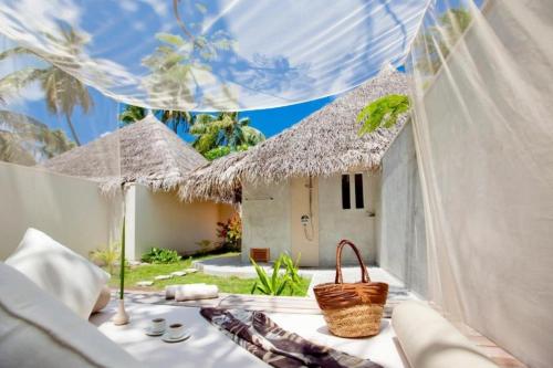 Villa Deluxe en la playa del hotel Niva Kuramathi Maldives. Foto 12