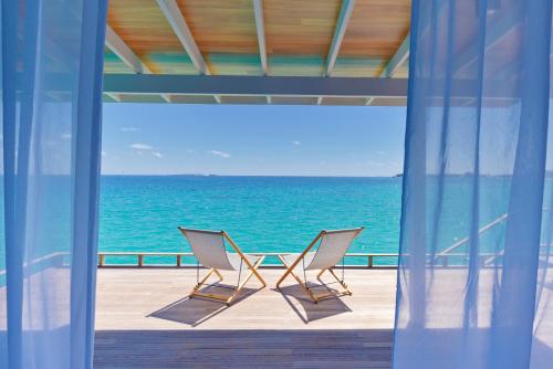 Villa de lujo sobre el agua del hotel Niva Kuramathi Maldives. Foto 4