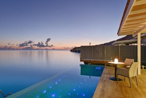 Villa Thundi Water con piscina del hotel Niva Kuramathi Maldives. Foto 5