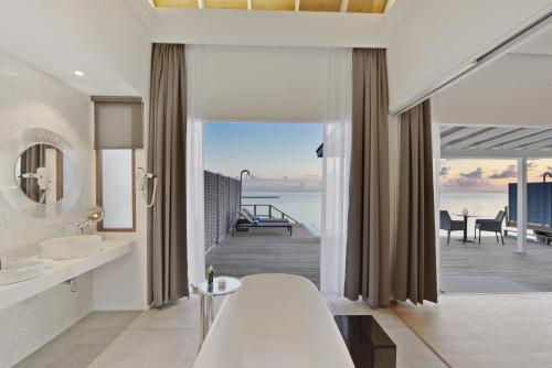 Villa Thundi Water con piscina del hotel Niva Kuramathi Maldives. Foto 7