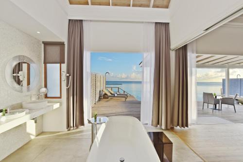 Villa Agua con piscina del hotel Niva Kuramathi Maldives. Foto 5