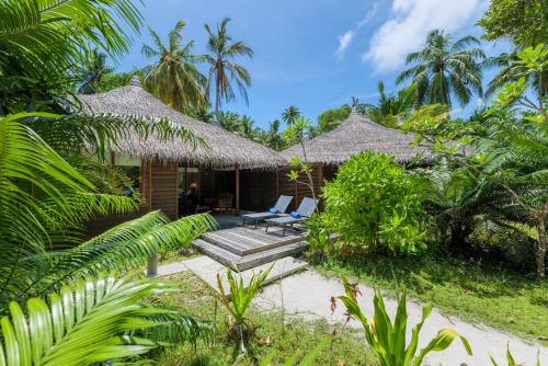Bungalow en la playa del hotel Niva Kuramathi Maldives. Foto 3