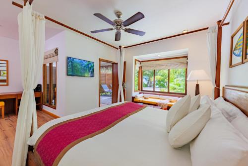 Bungalow en la playa del hotel Niva Kuramathi Maldives. Foto 5