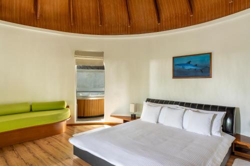 Villa Superior en la playa del hotel Niva Kuramathi Maldives. Foto 1