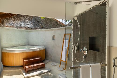 Villa Superior en la playa del hotel Niva Kuramathi Maldives. Foto 4