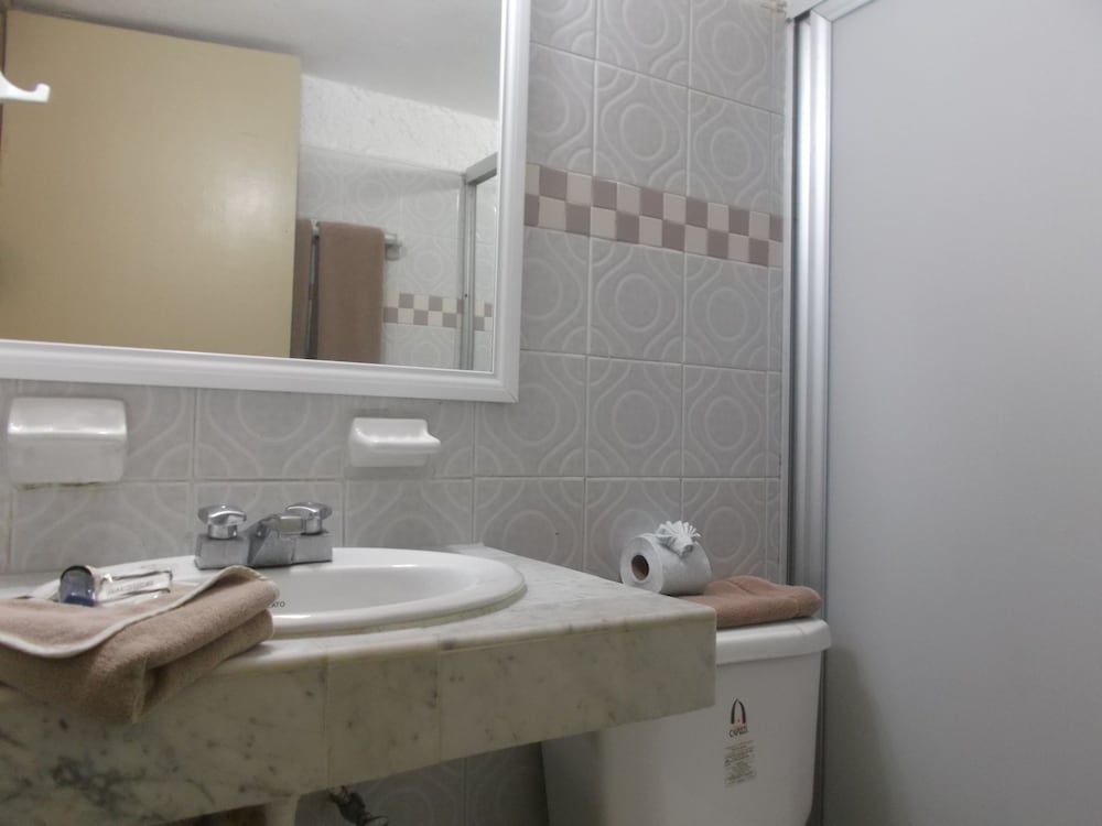 Habitación estándar doble del hotel Imperial Las Perlas. Foto 4