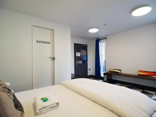 Habitación Doble con baño privado del hotel St Christopher's Inn Village - London Bridge. Foto 4