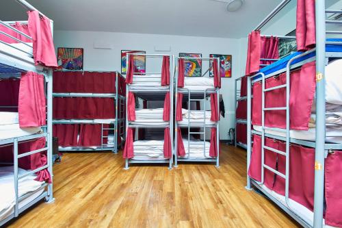 Bed in 15 - Bed Mixed Dorm with Triple Bunks and External Shared Bathroom del hotel St Christopher's Inn Village - London Bridge. Foto 1