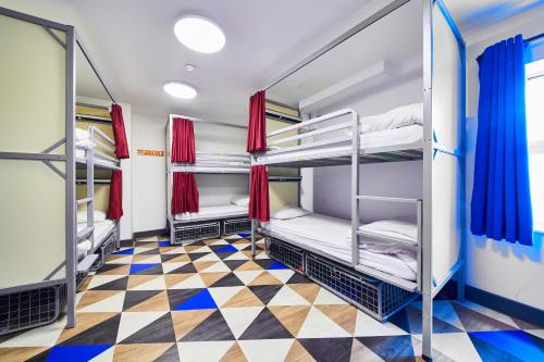 Cama en Habitación Compartida Mixta de 10 camas con baño compartido externo del hotel St Christopher's Inn Village - London Bridge. Foto 2