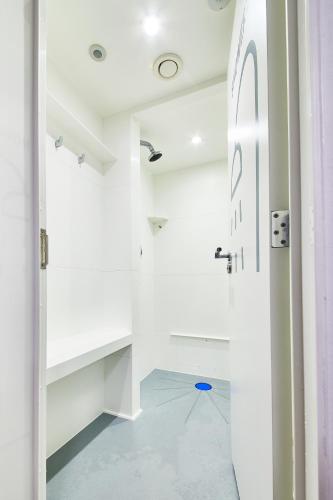 Habitación privada con baño compartido externo - 10 camas del hotel St Christopher's Inn Village - London Bridge. Foto 4