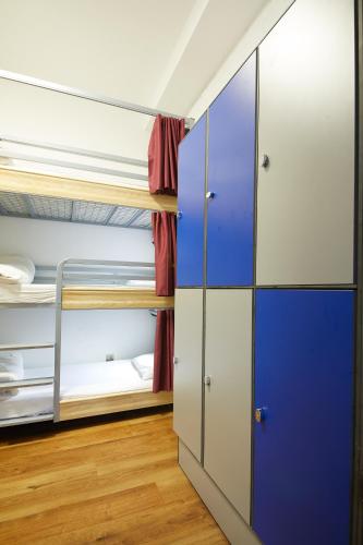 Habitación compartida Cama Litera Baño compartido del hotel St Christopher's Inn Village - London Bridge. Foto 3