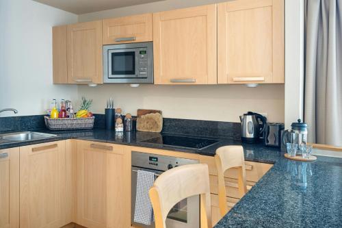 Estudio con cama extragrande del hotel Marriott Executive Apartments London Canary Wharf. Foto 2