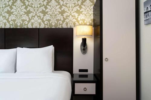 Habitación con ducha accesible en silla de ruedas - Cama grande - Adaptada para personas con movilidad reducida - No fumadores del hotel BEST WESTERN PREMIER HERALD SQUARE. Foto 3