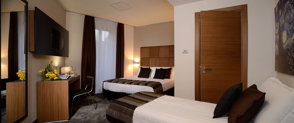 Habitación Triple del hotel Rome Art