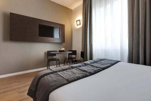 Habitación Triple del hotel Rome Art. Foto 2