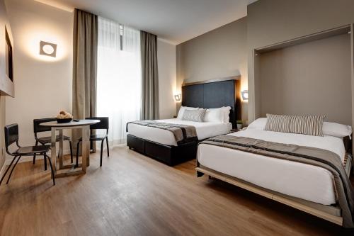 Habitación Triple del hotel Rome Art. Foto 3