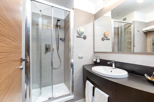 Habitación Triple del hotel Rome Art. Foto 1