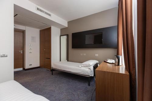 Habitación Triple del hotel Rome Art. Foto 3