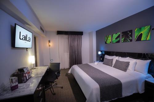 Habitación Superior con cama extragrande del hotel Laila Mexico City Reforma