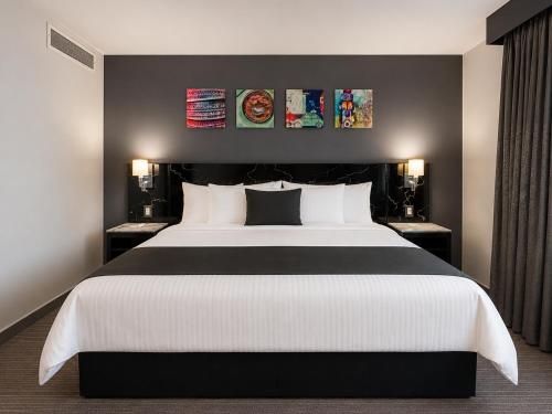 Habitación Superior con cama extragrande del hotel Laila Mexico City Reforma. Foto 9