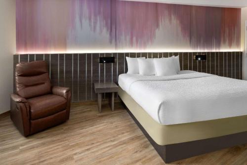 Habitación Doble Business con cama extragrande - No fumadores del hotel RAMADA BRONX. Foto 6