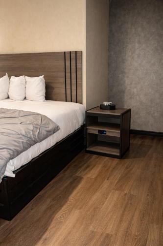 Habitación con cama extragrande. del hotel Cabana Yankee Stadium. Foto 14