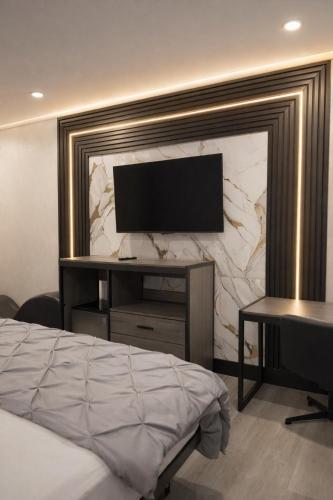 Habitación Superior con cama extragrande del hotel Cabana Yankee Stadium. Foto 1