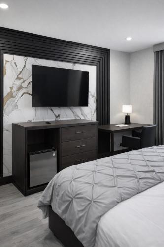 Habitación Superior con cama extragrande del hotel Cabana Yankee Stadium. Foto 7