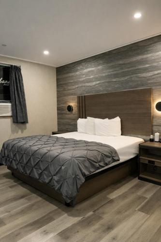 Habitación Superior con cama extragrande del hotel Cabana Yankee Stadium. Foto 8