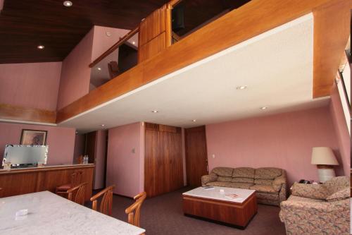 Suite con bañera de hidromasaje - Cama extragrande del hotel Sevilla Palace. Foto 3