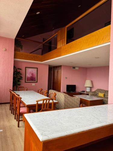 Suite Estándar del hotel Sevilla Palace. Foto 1