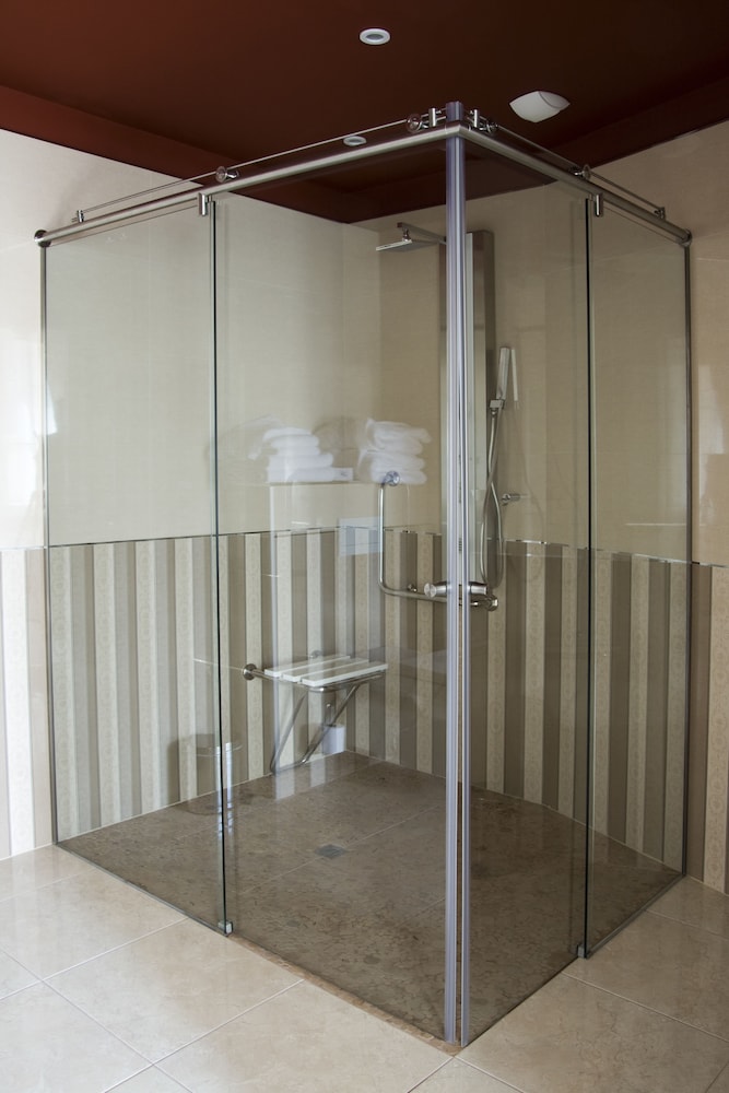 Habitación Estandar del hotel Mercure Moulins De Paris. Foto 8
