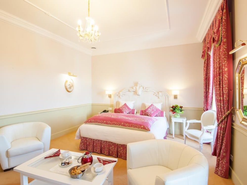 Suite Privilege del hotel Mercure Moulins De Paris. Foto 2