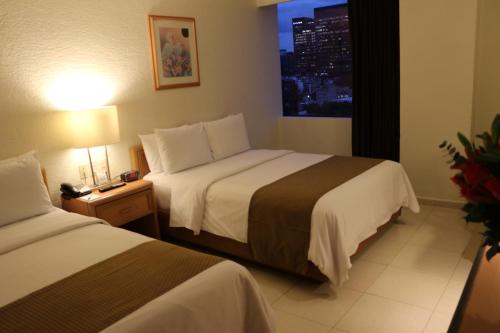 Habitación Doble Estándar con 2 camas dobles del hotel Pf
