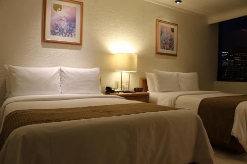 Habitación Doble Estándar con 2 camas dobles del hotel Pf. Foto 16