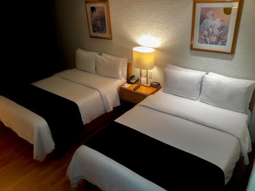 Habitación Doble Estándar con 2 camas dobles del hotel Pf. Foto 26