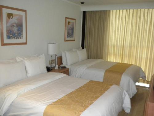 Habitación Doble Estándar con 2 camas dobles del hotel Pf. Foto 32