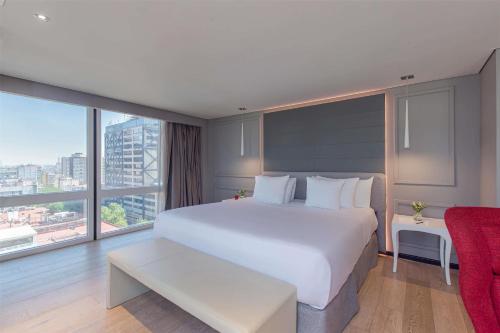 Suite Junior con vistas esquineras del hotel Nh Collection Mexico City Reforma