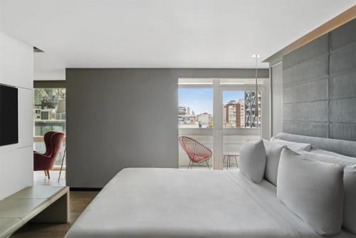 Suite con terraza y vistas del hotel Nh Collection Mexico City Reforma. Foto 1