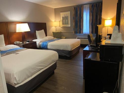 Habitación Doble con 2 camas dobles - No fumadores del hotel Travelodge Inn and Suites by Wyndham Albany. Foto 1
