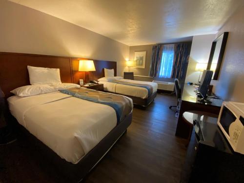 Habitación Doble con 2 camas dobles - No fumadores del hotel Travelodge Inn and Suites by Wyndham Albany. Foto 3
