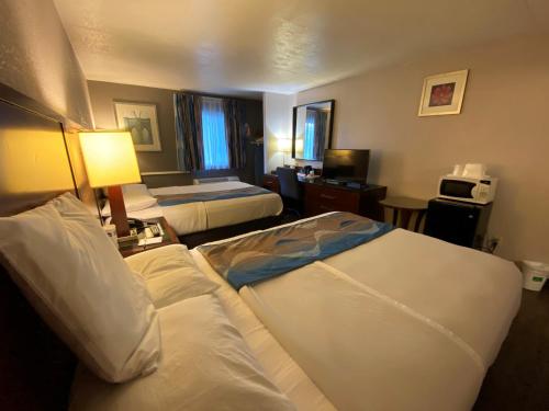 Habitación Doble con 2 camas dobles - No fumadores del hotel Travelodge Inn and Suites by Wyndham Albany. Foto 4
