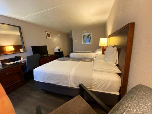 Habitación Doble con 2 camas dobles - No fumadores del hotel Travelodge Inn and Suites by Wyndham Albany. Foto 5