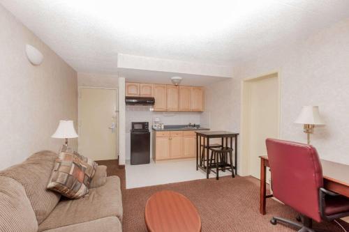 Suite con 1 dormitorio y cama grande - No fumadores del hotel Travelodge Inn and Suites by Wyndham Albany